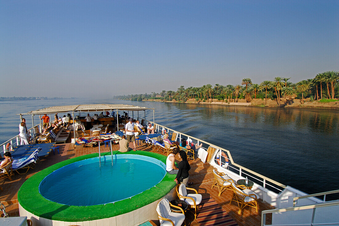 {"en":"Nile Cruise"}