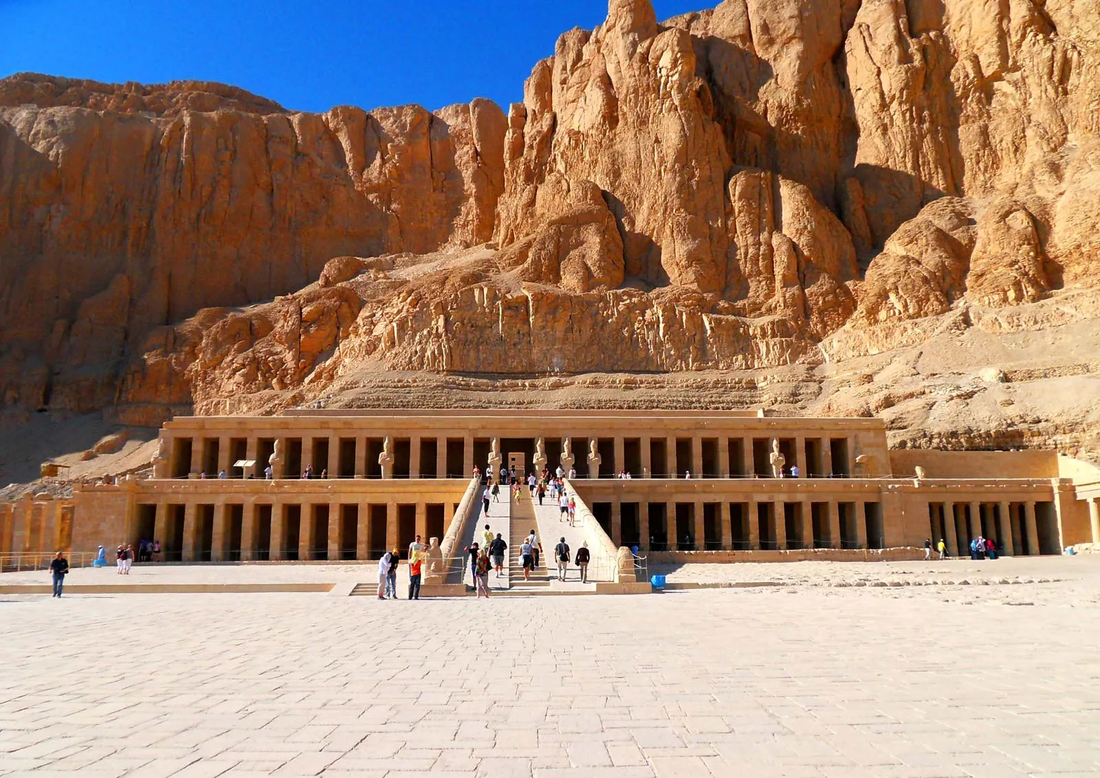 {"en":"Hatshepsut Temple"}