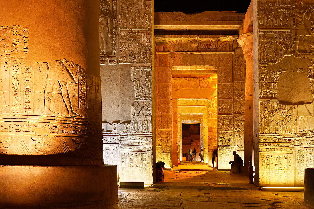 {"en":"kom ombo temple"}