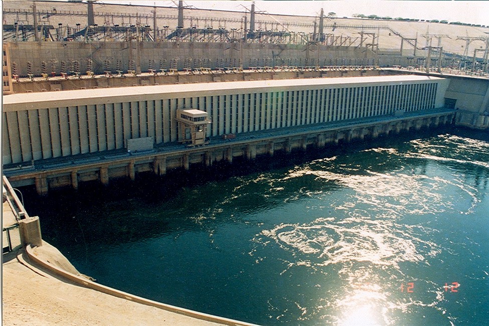 {"en":"aswan high dam"}