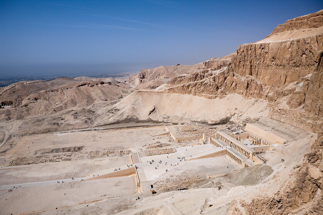 {"en":"hatshepsut temple"}