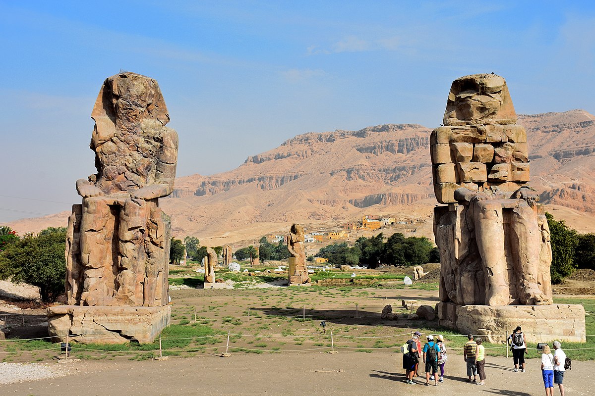 {"en":"colossi of memnon"}