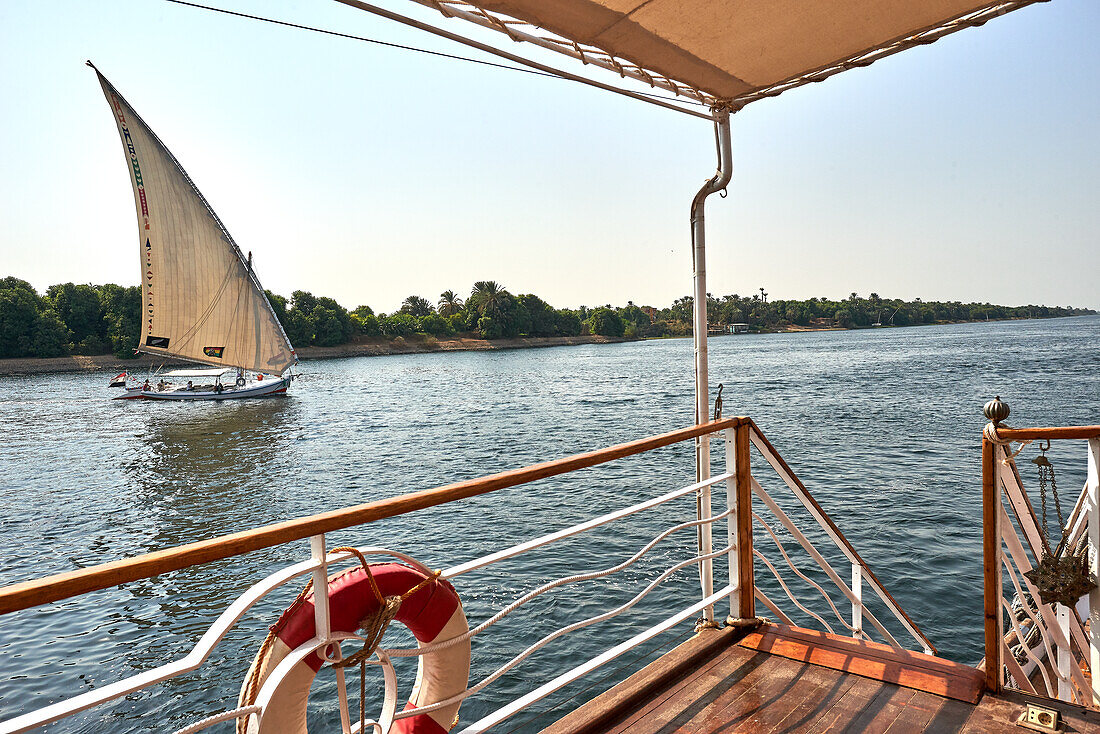 {"en":"Nile cruise"}