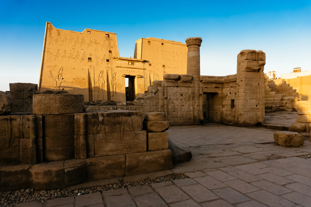 {"en":"Edfu Temple"}