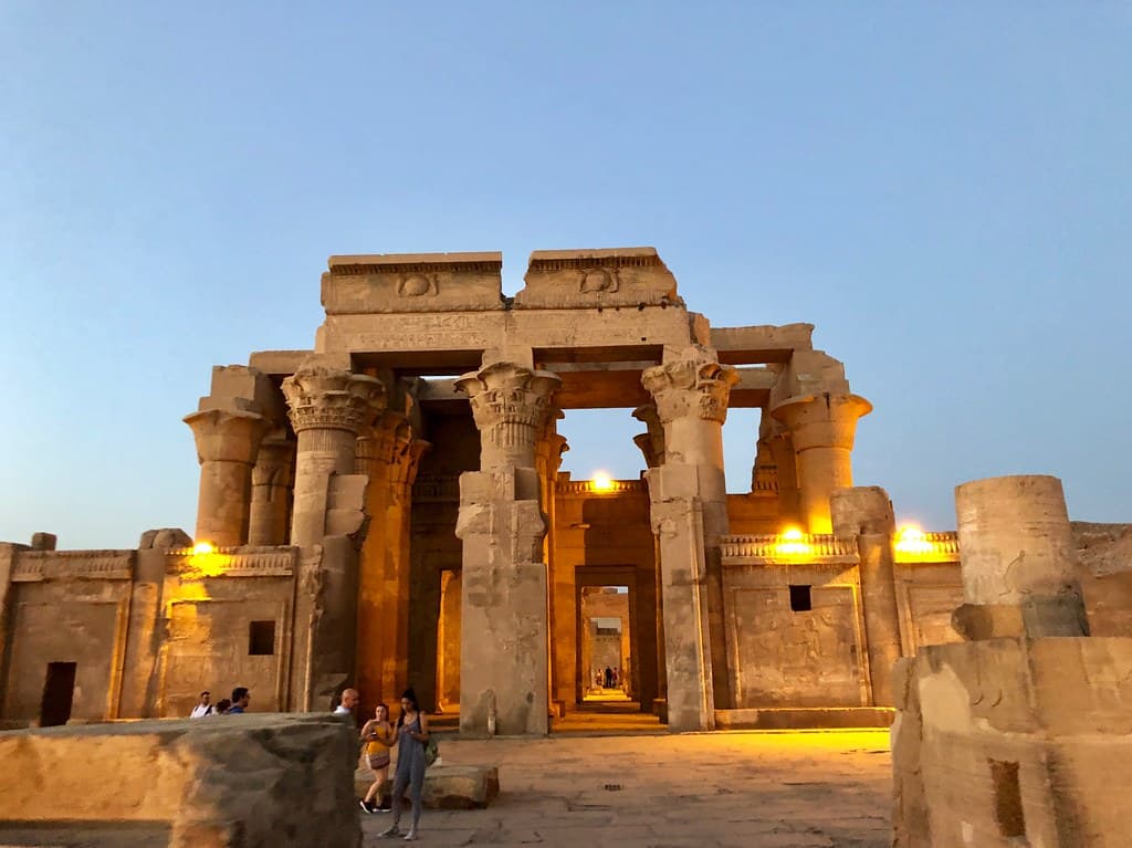 {"en":"kom ombo temple"}