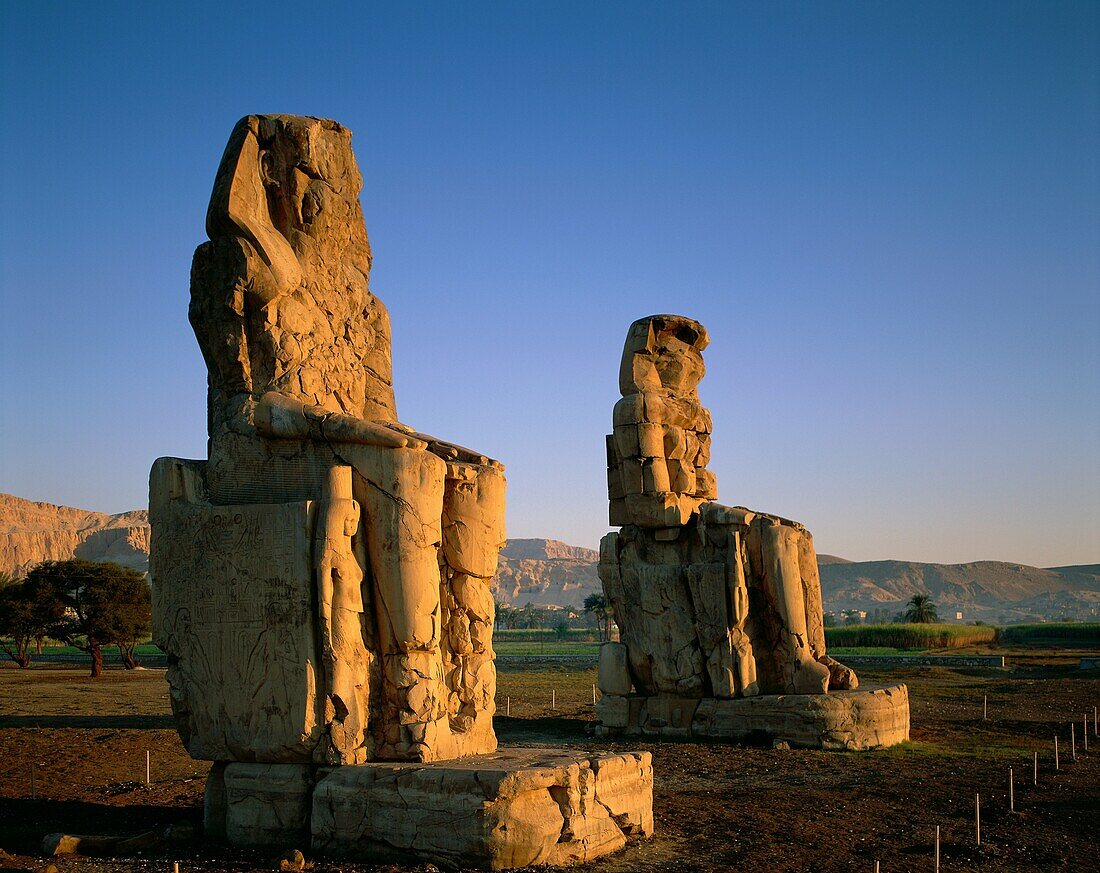 {"en":"Colossi of Memnon"}