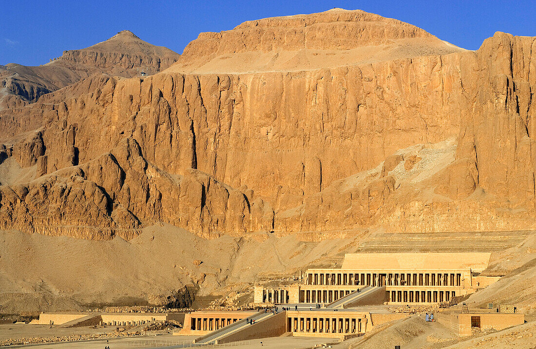 {"en":"hatshepsut temple"}