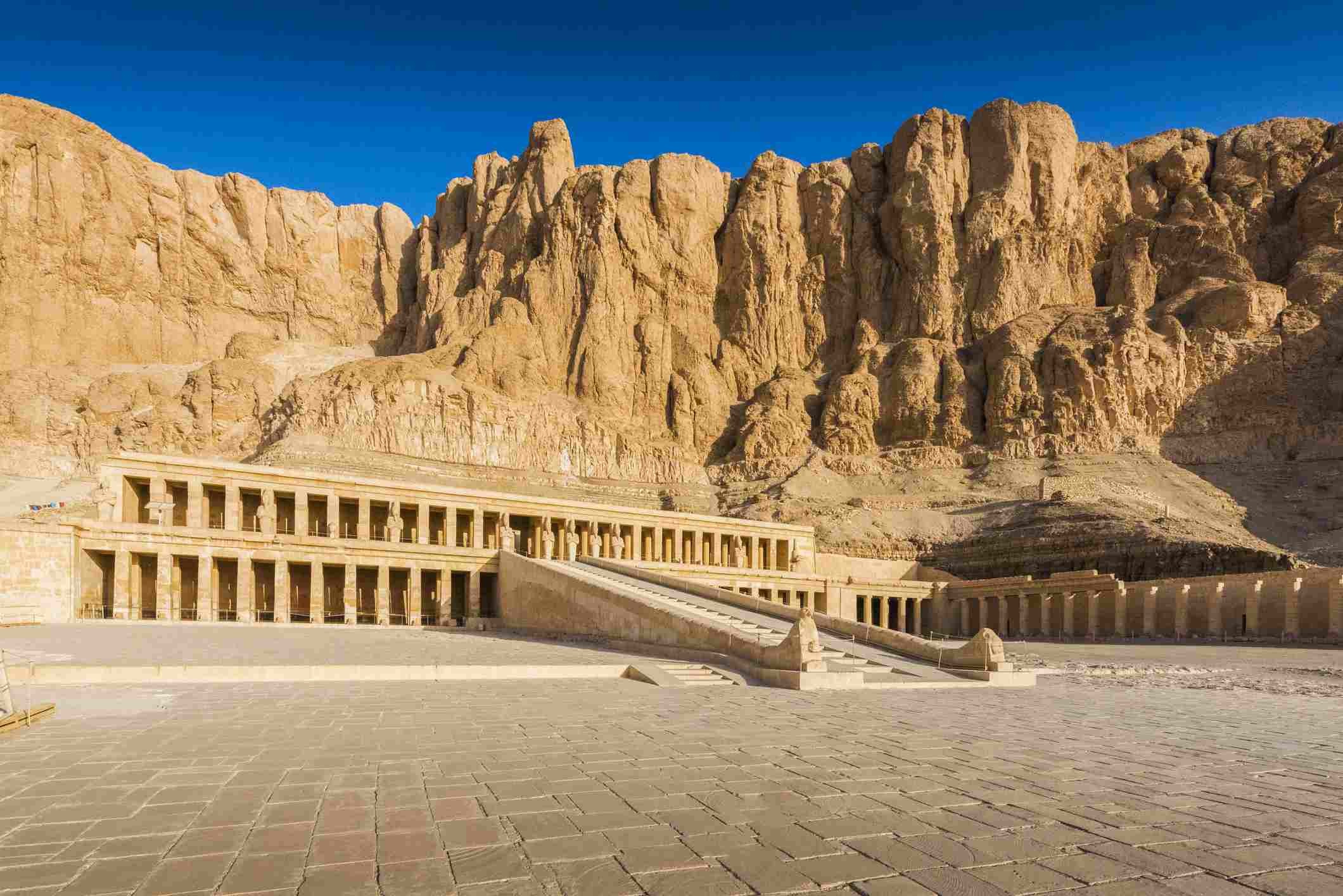 {"en":"hatshepsut temple"}