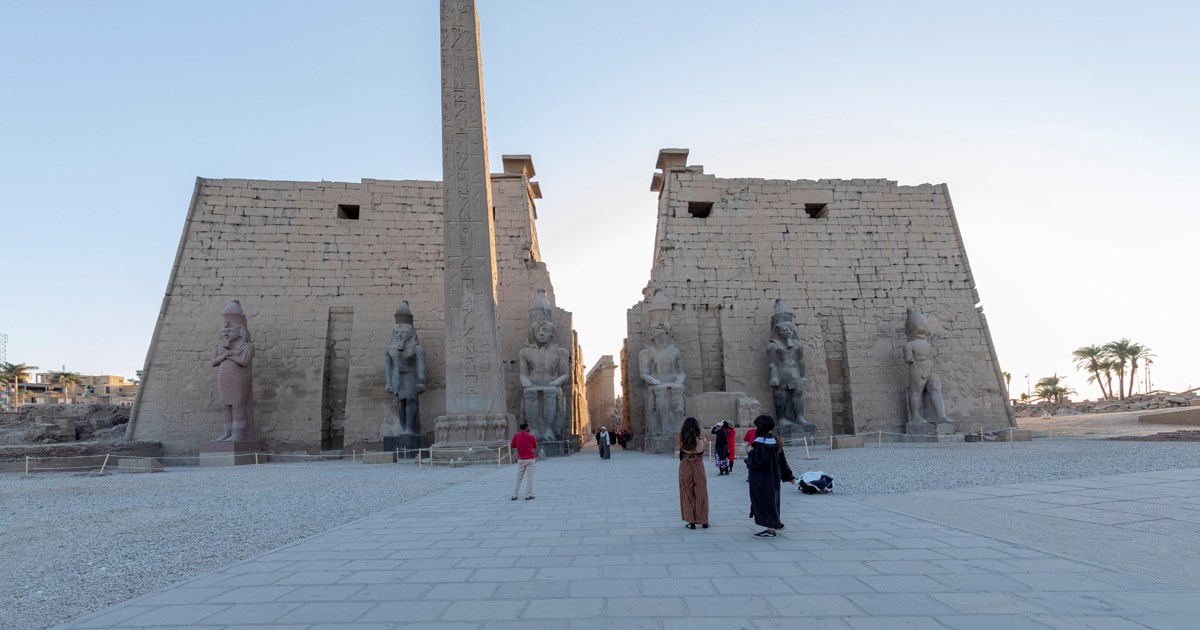 {"en":"luxor temple"}