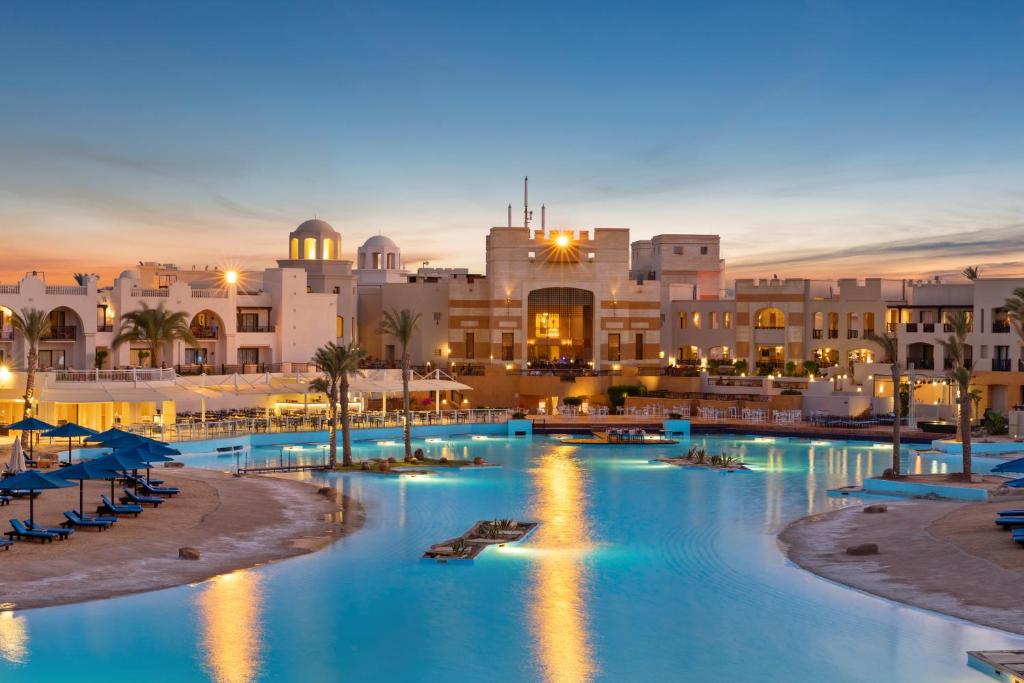 {"en":"Two-Day Cairo and Luxor Trip from Marsa Alam"}