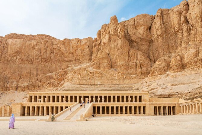 {"en":"5 Day Private Family Tour in Cairo, Luxor and Hurghada"}