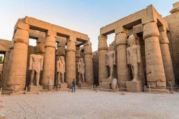 {"en":"5 Day Private Family Tour in Cairo, Luxor and Hurghada"}