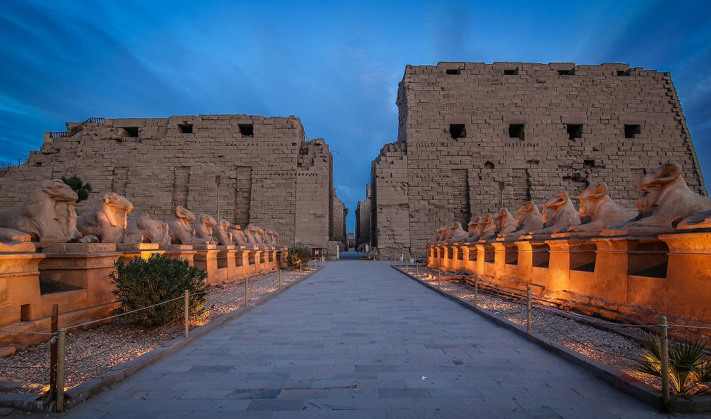 {"en":"karnak temple"}