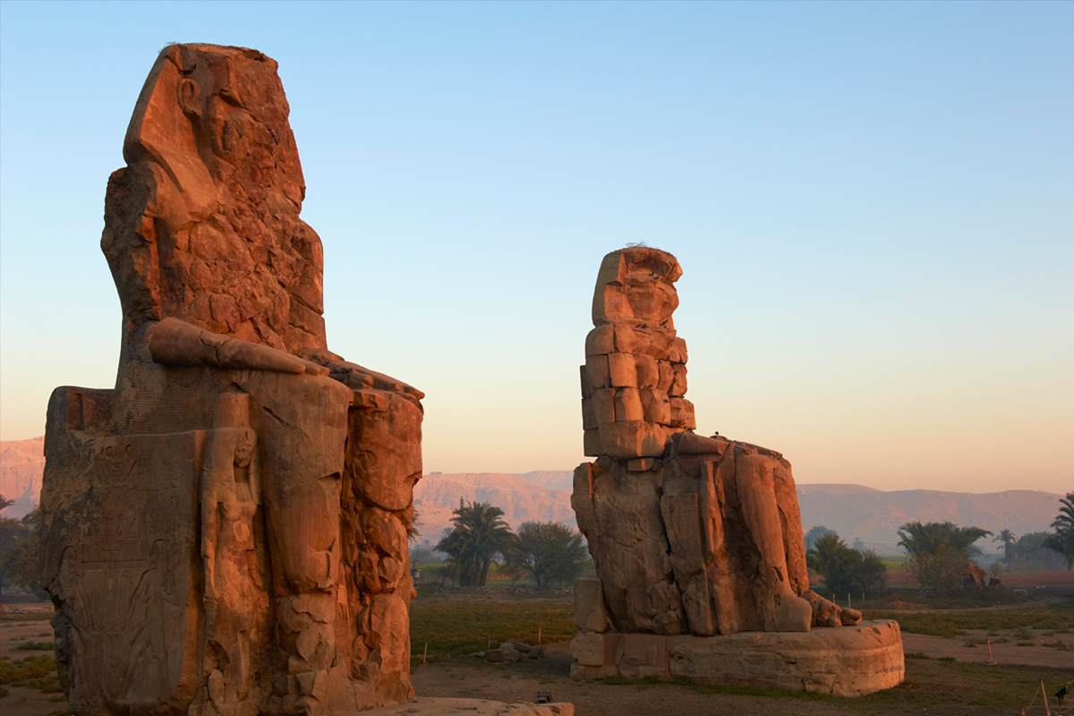 {"en":"colossi of memnon"}