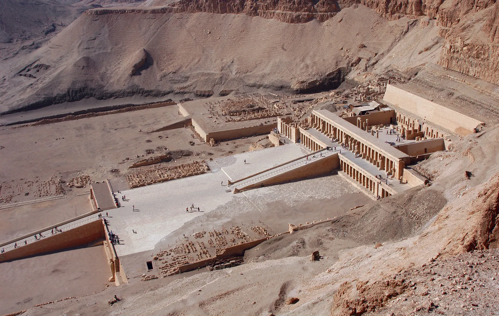 {"en":"hatshepsut temple"}