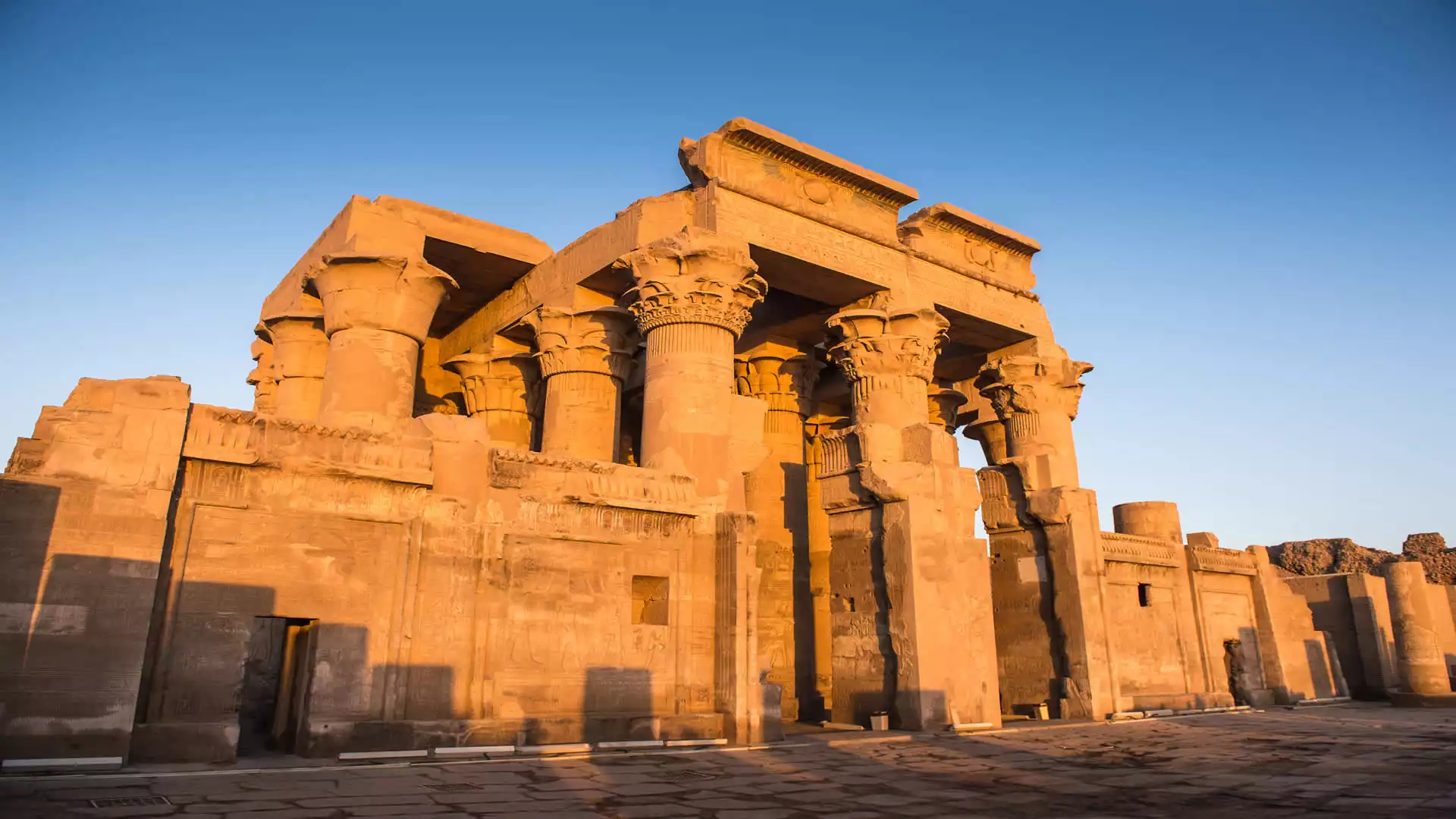 {"en":"kom ombo temple"}