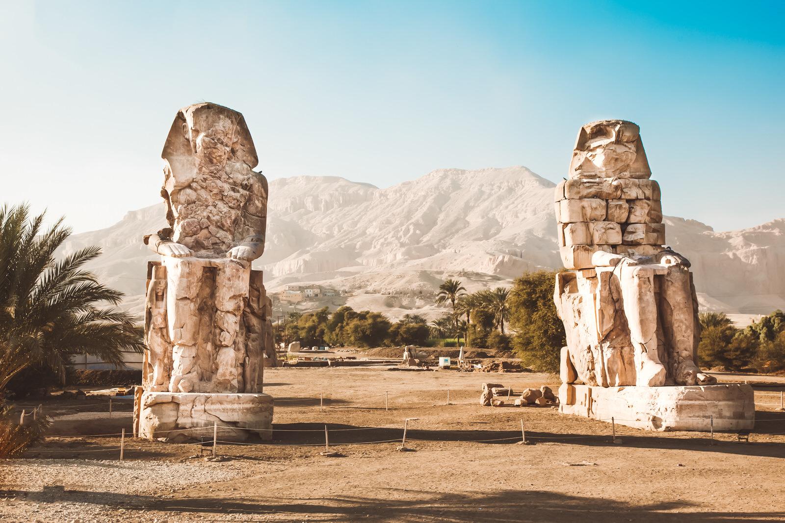 {"en":"Colossi of Memnon"}