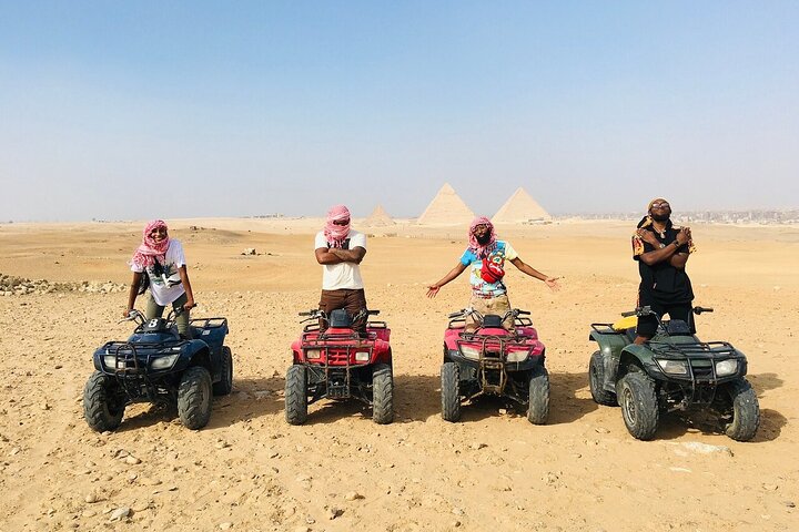 {"en":"Quad Biking Desert Safari around the Pyramids"}