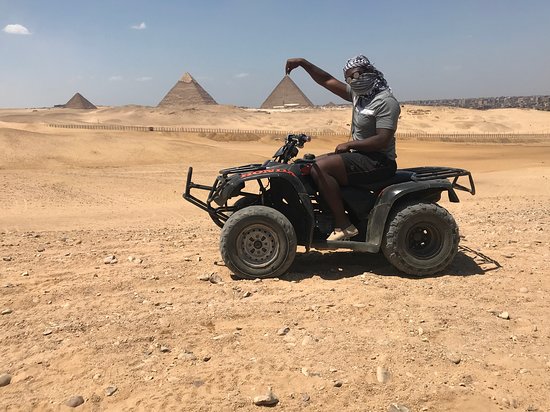 {"en":"Quad Biking Desert Safari around the Pyramids"}