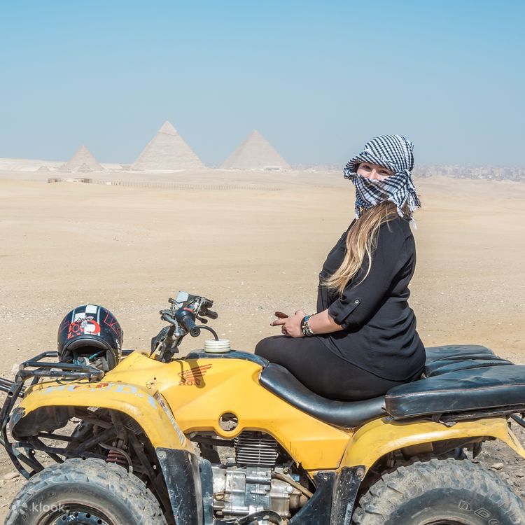 {"en":"Quad Biking Desert Safari around the Pyramids"}