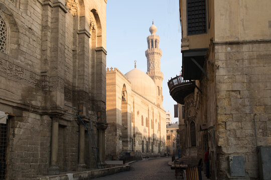 {"en":"Coptic and Islamic Cairo Tour"}