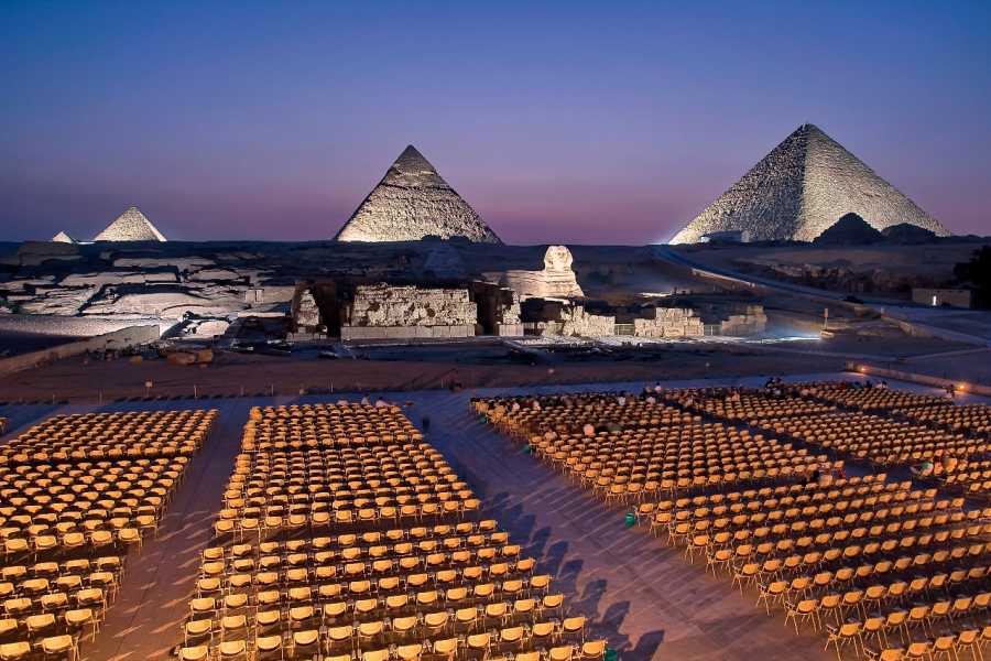 {"en":"Sound and light show pyramids"}