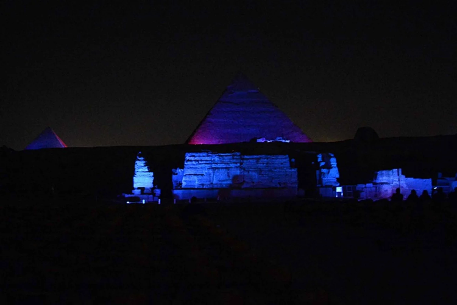 {"en":"Sound and light show pyramids"}