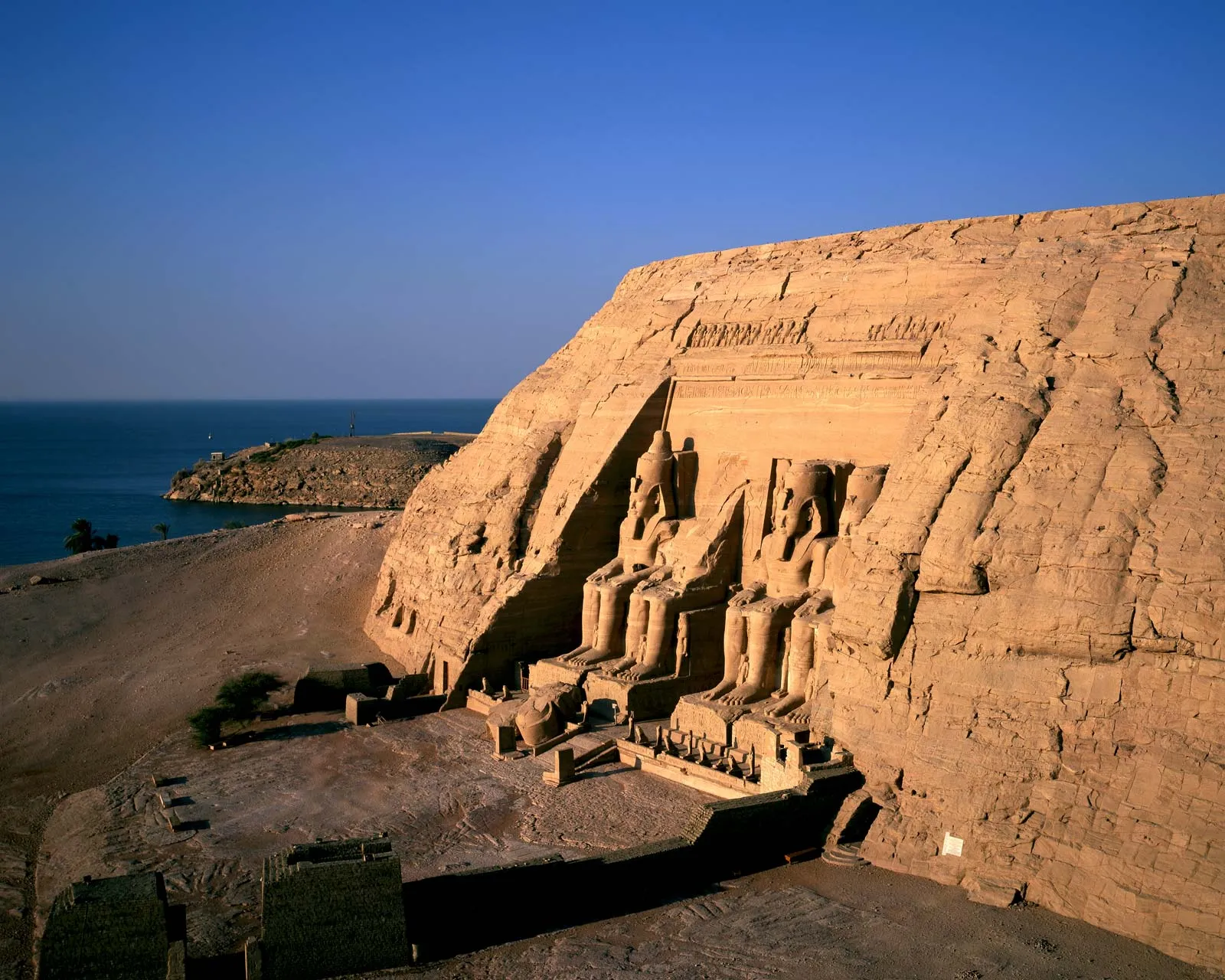 {"en":"abu simbel temple"}