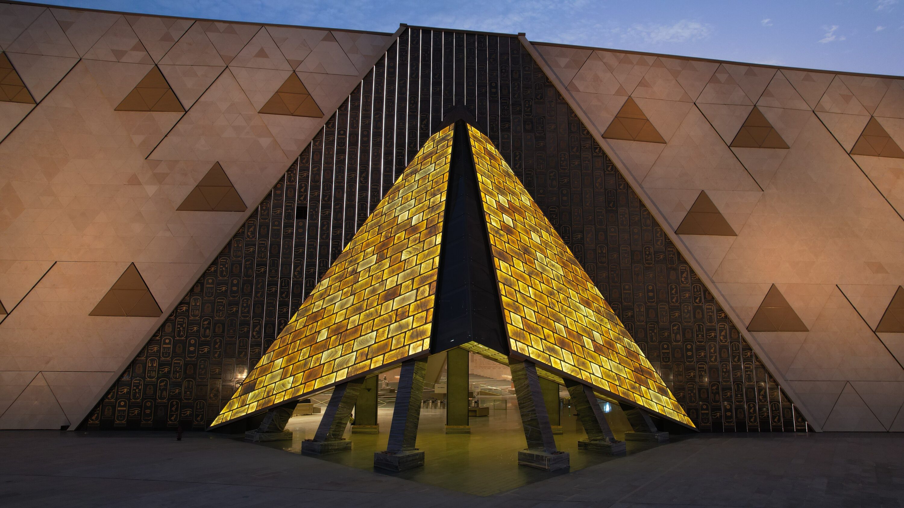 {"en":"grand egyptian museum"}