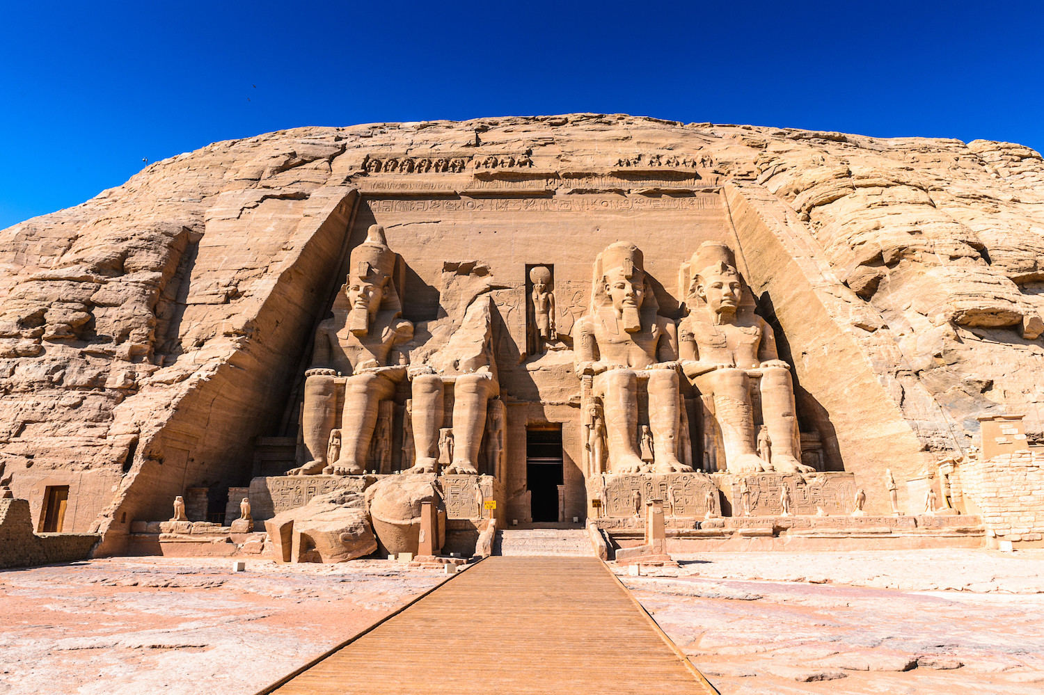 {"en":"abu simbel temple"}