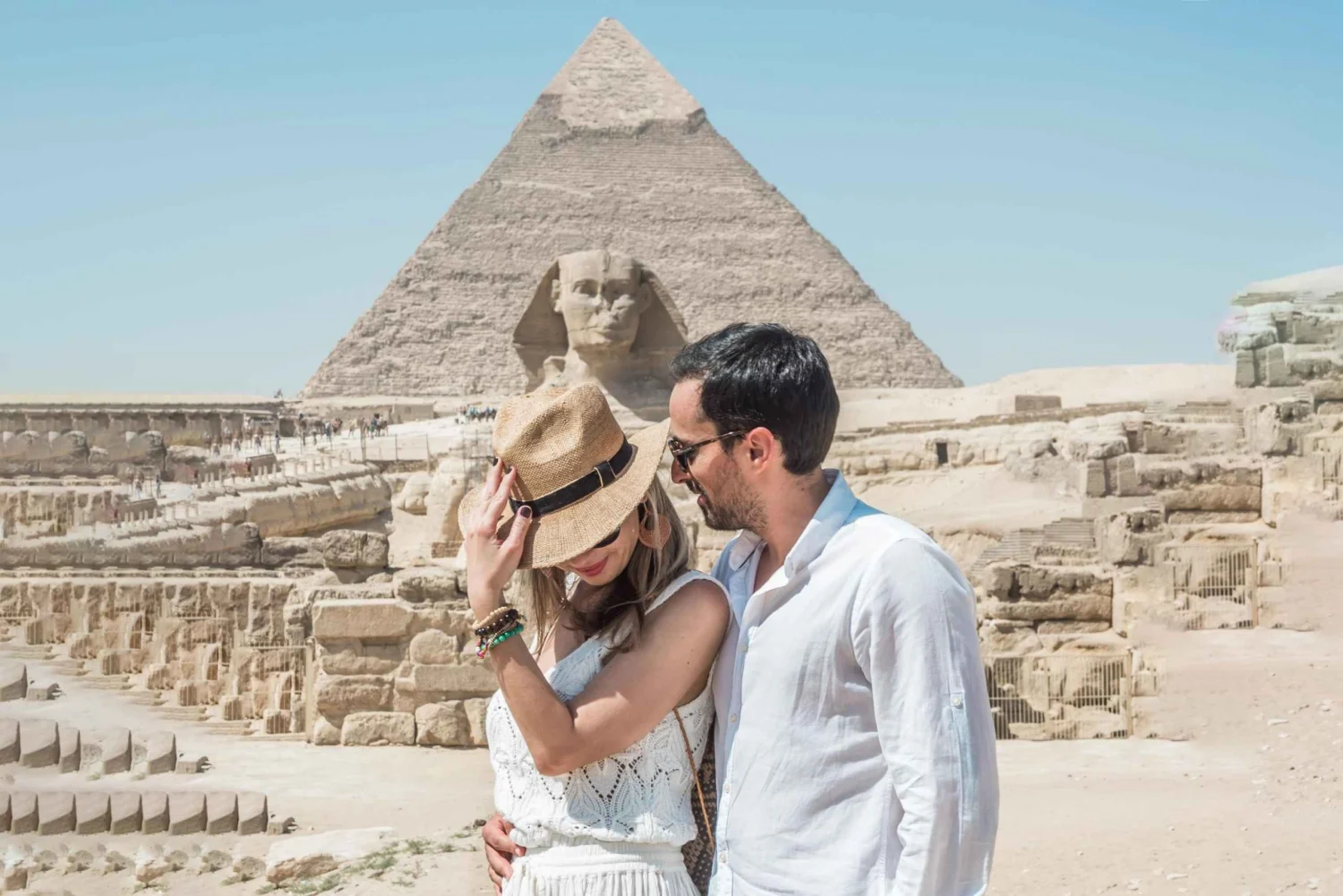 couple in giza pyramids