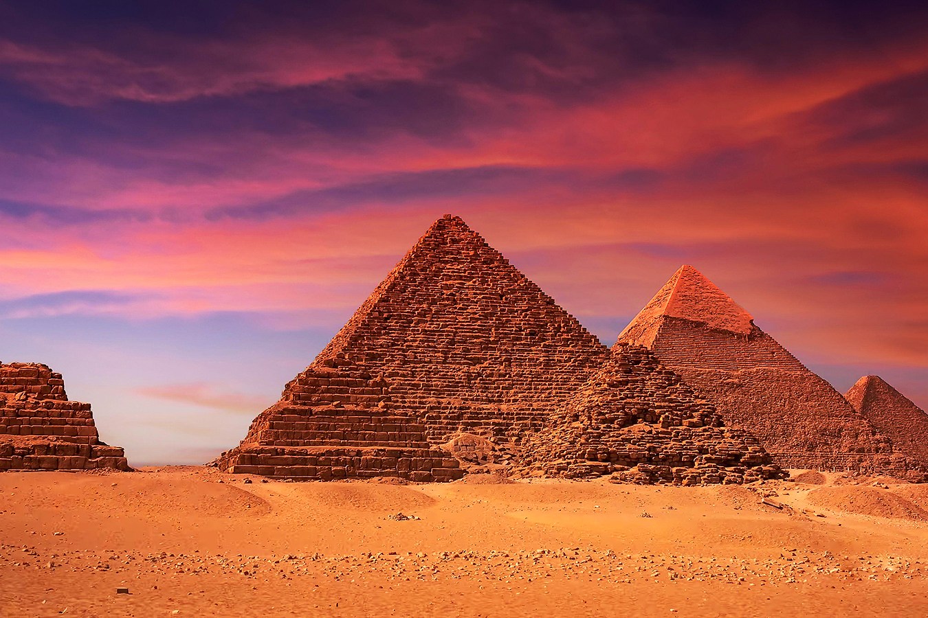 {"en":"giza pyramids"}