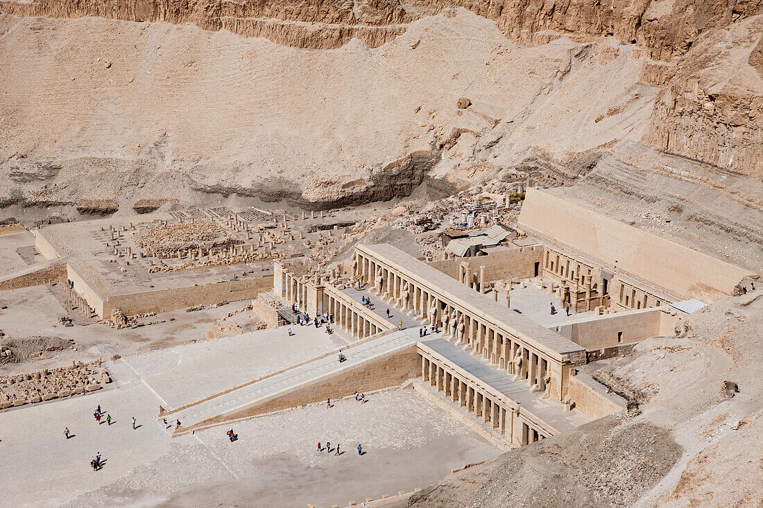 {"en":"hatshepsut temple"}