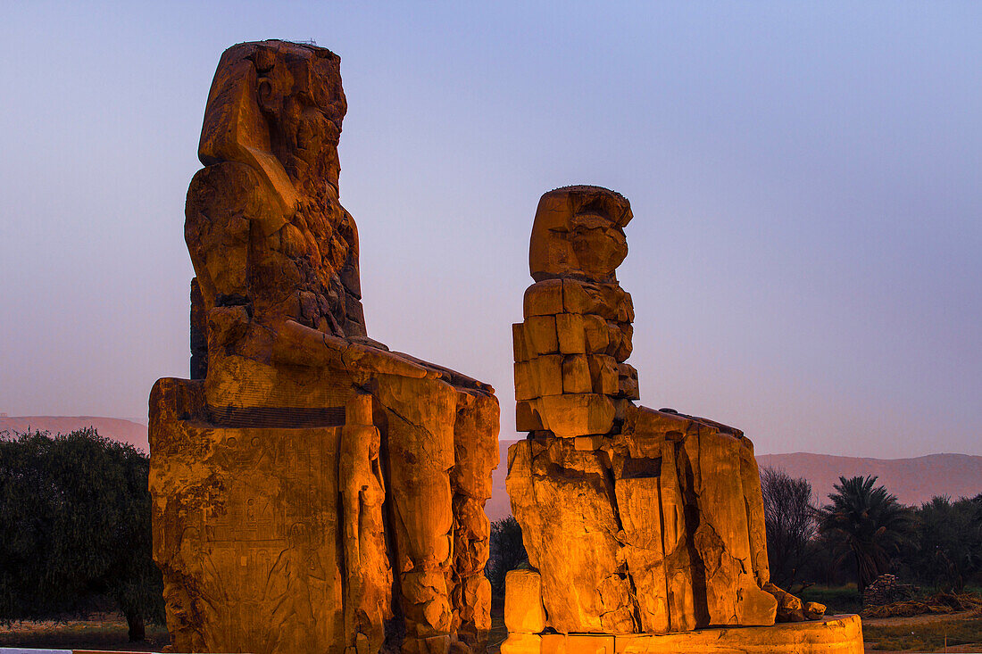 {"en":"Colossi of Memnon"}