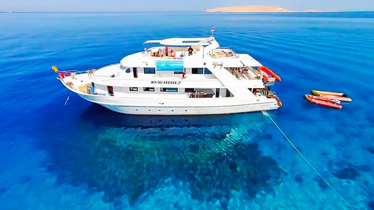 {"en":"ras mohammed boat trip"}