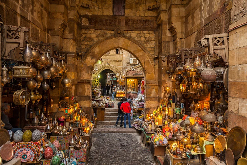 {"en":"the Khan El Khalili bazaar"}