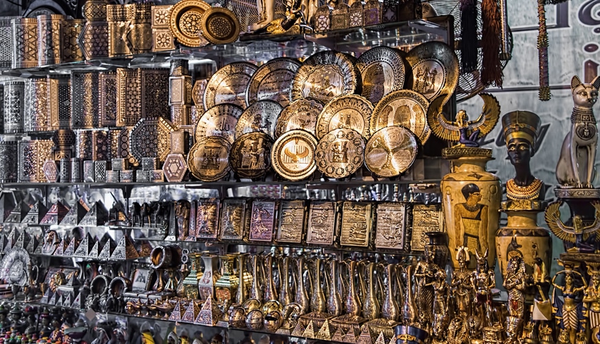 {"en":"the Khan El Khalili bazaar"}