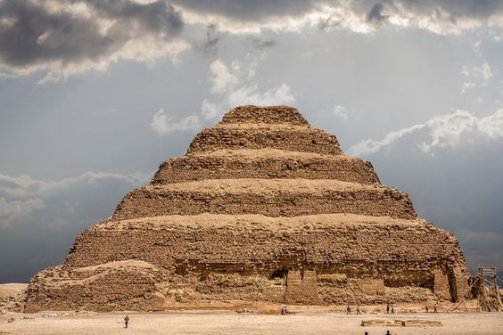 {"en":"the Step Pyramid history of Djoser at Saqqara"}