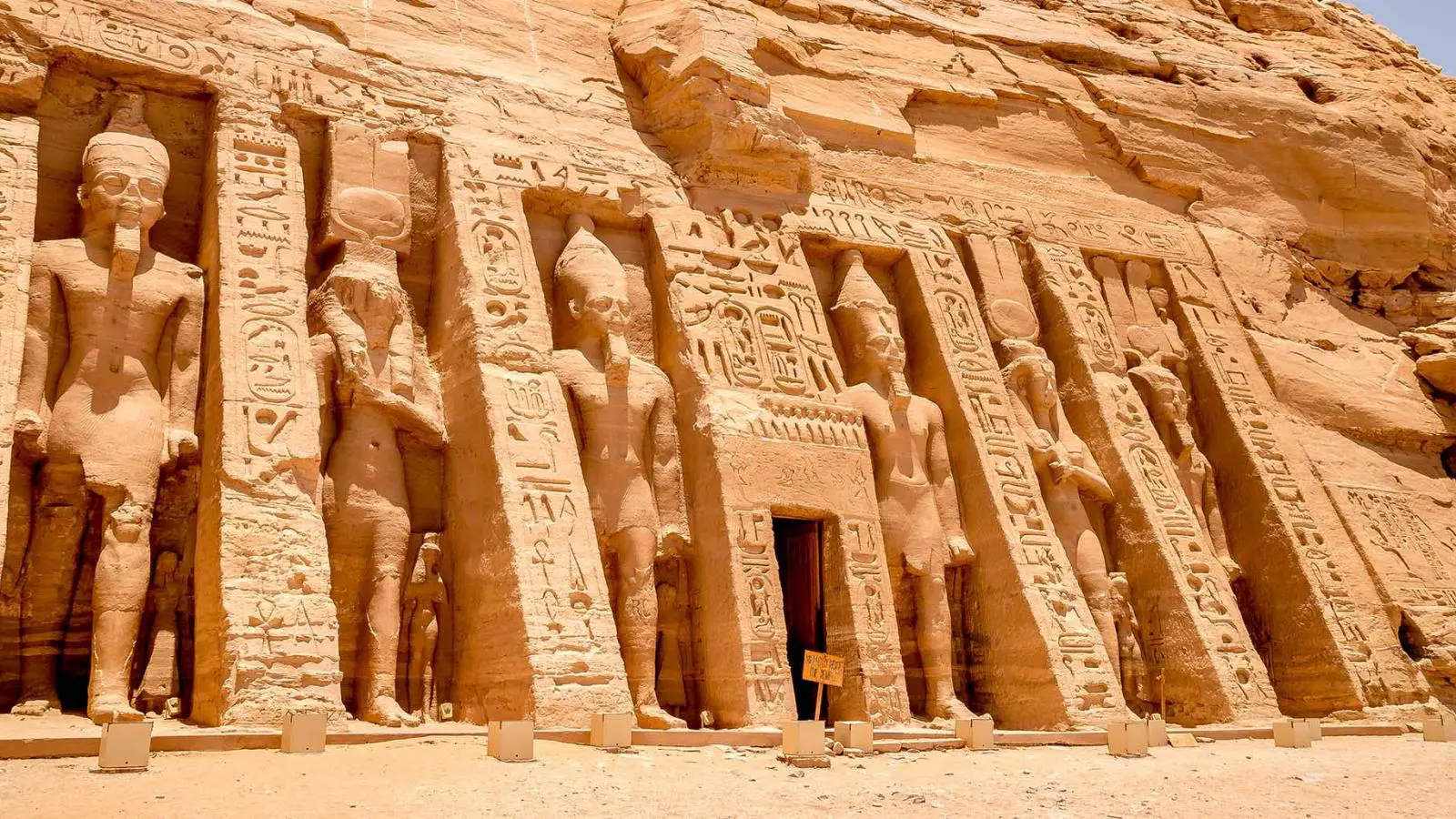 {"en":"Abu SImbel Temple Aswan"}