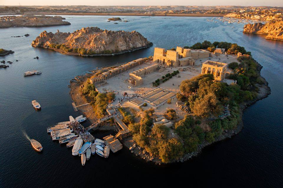 {"en":"the Philae temple"}