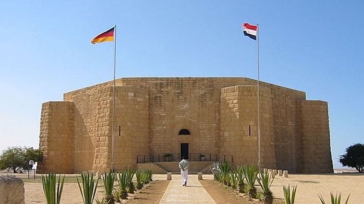 {"en":"the German War Memorial"}