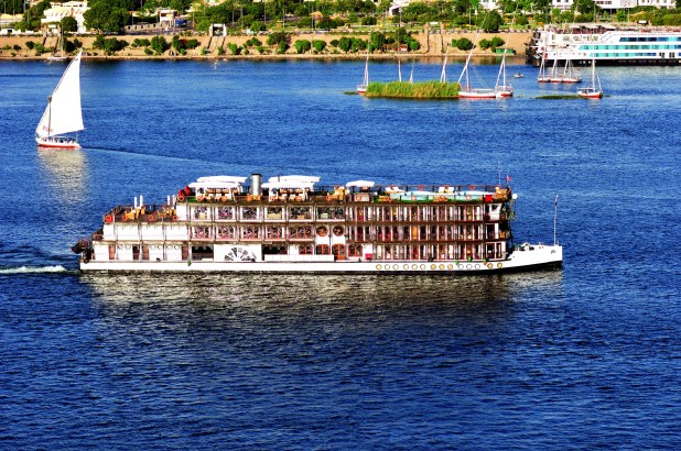 {"en":"Nile River Cruise to the south of Egypt"}