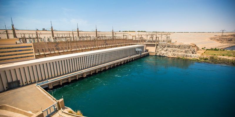 {"en":"the Huge High Dam"}