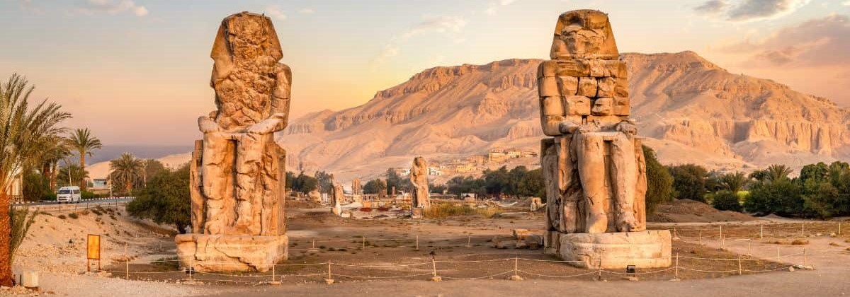 {"en":"Colossi of Memnon"}