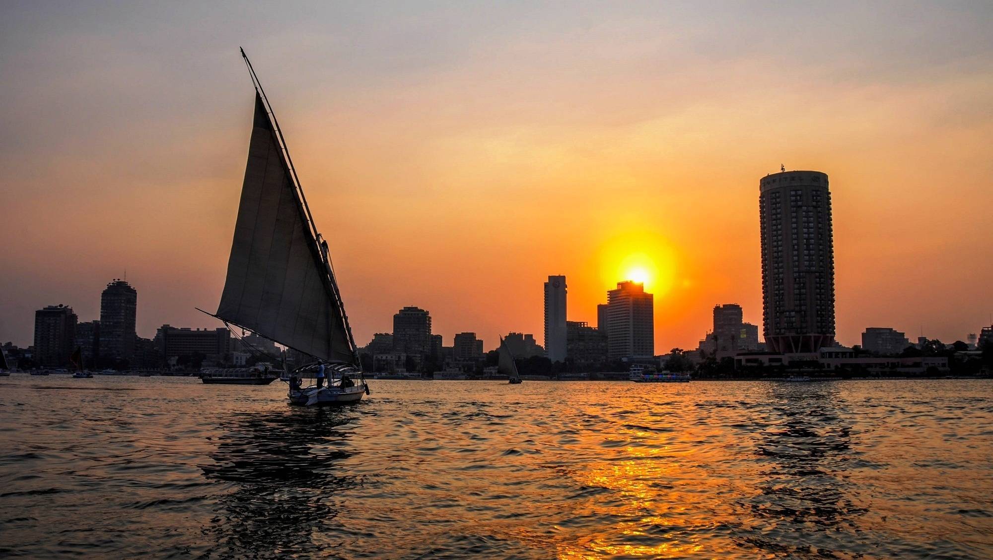 {"en":"Felucca Ride on the Nile in Cairo"}