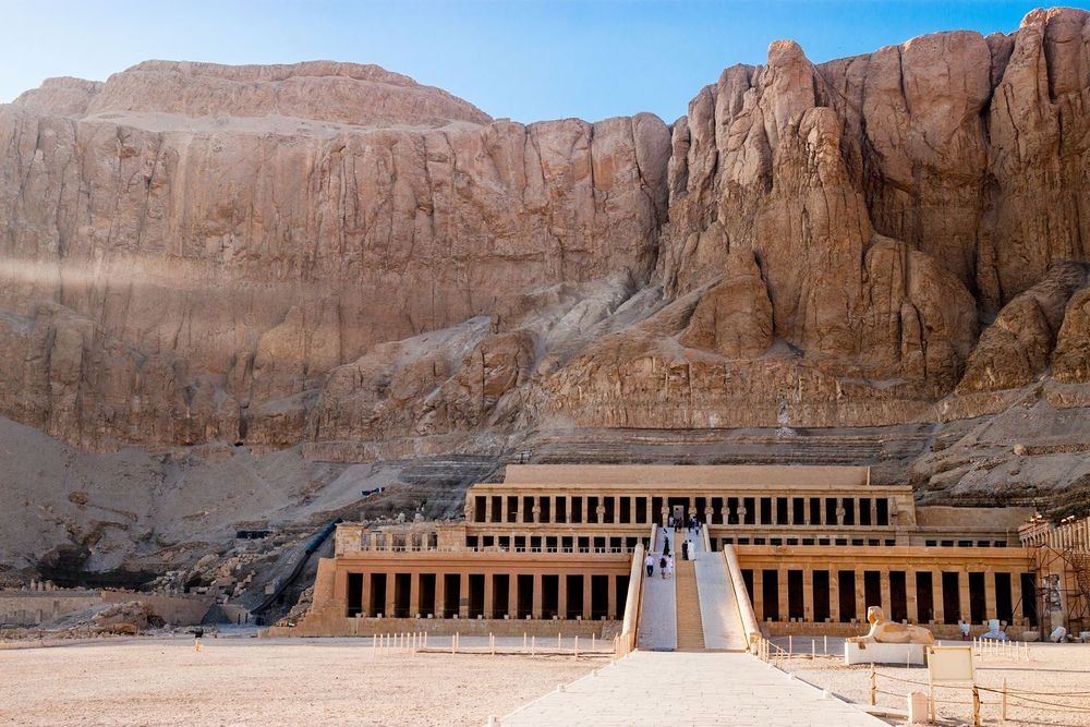 {"en":"temple hatshepsut"}