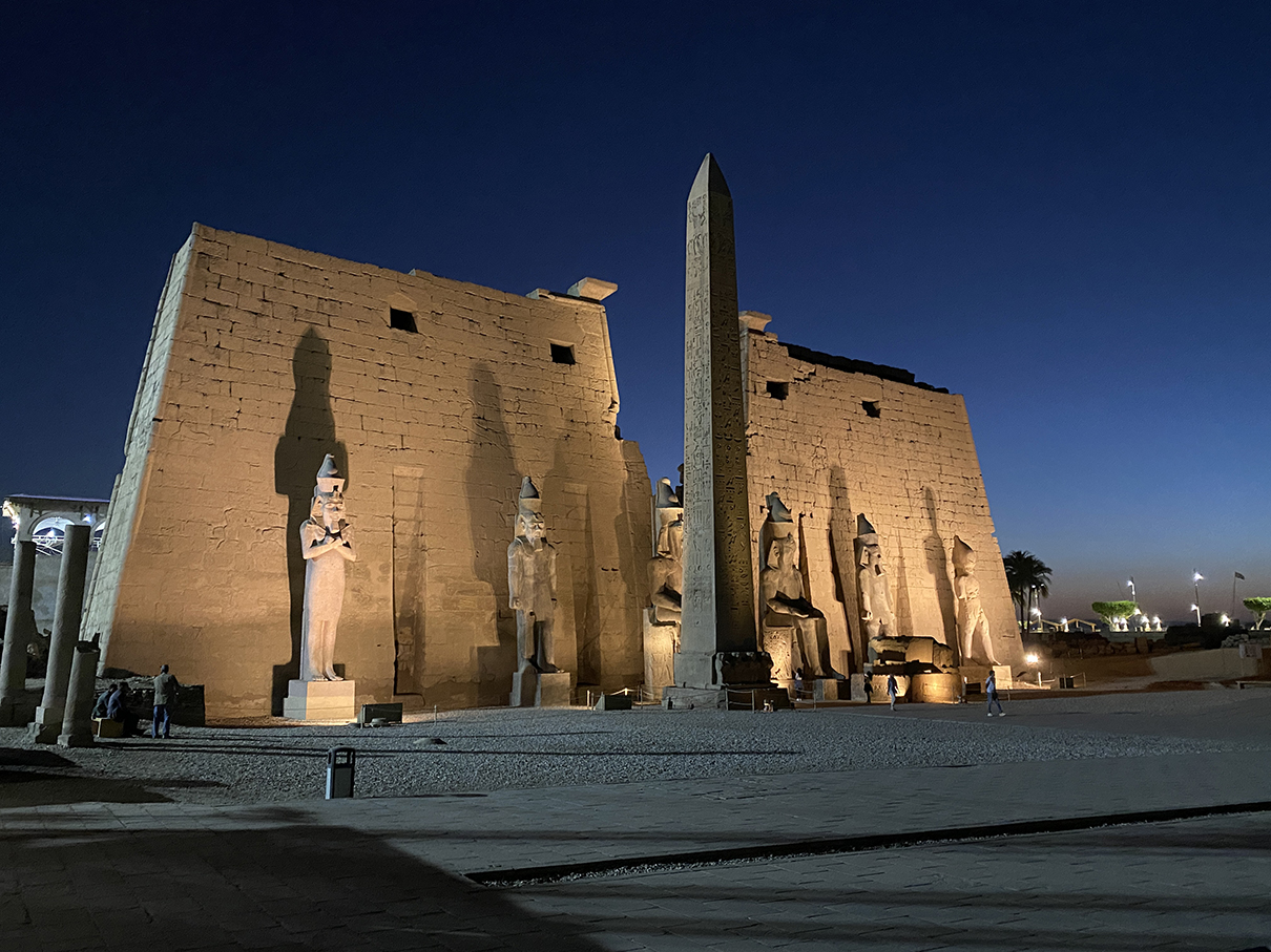 {"en":"the Luxor Museum"}