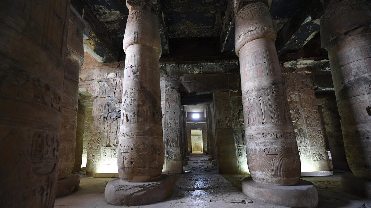 {"en":"Dendera Temple of Hathor"}