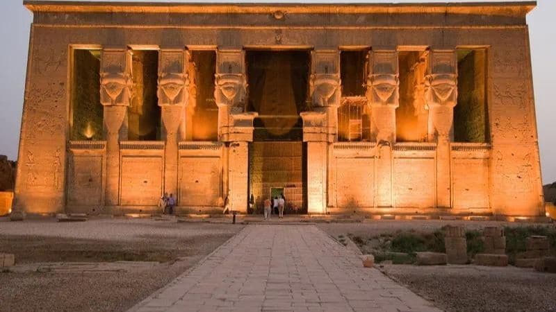 {"en":"Dendera Temple at night"}