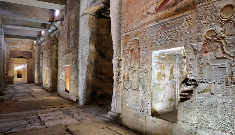 {"en":"The Osiris Temple at Abydos"}